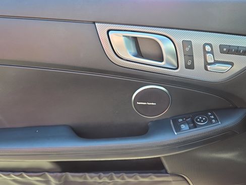 Used 2019 Mercedes-Benz SLC 300 image 37