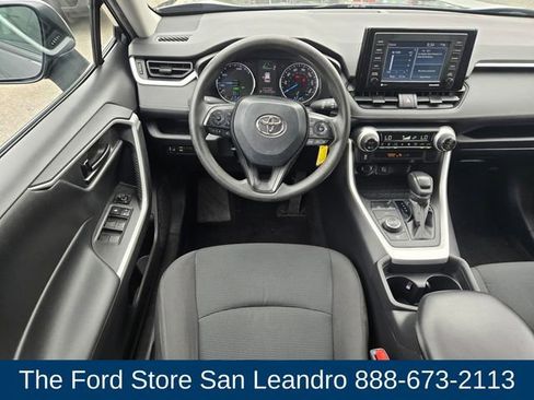 Used 2021 Toyota RAV4 LE AWD/4WD image 18
