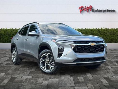 Used 2024 Chevrolet Trax LT w/ Driver Confidence Package FWD image 49