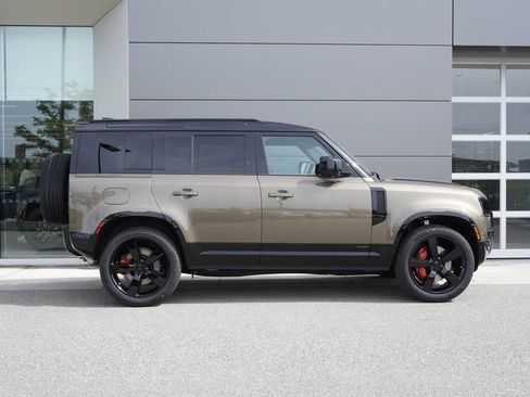 New 2026 Land Rover Defender 110 X AWD/4WD image 7