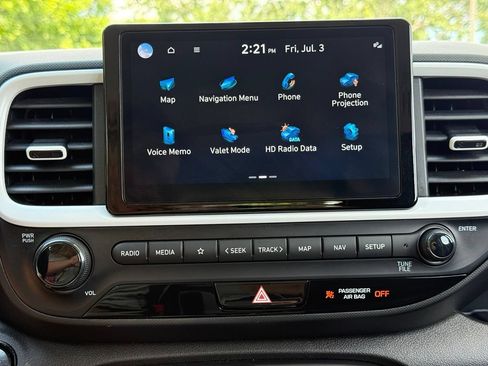 Used 2024 Hyundai Venue Limited FWD image 10