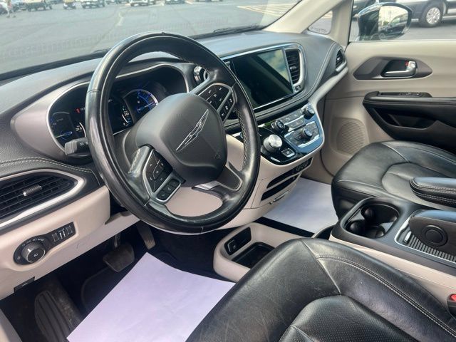 Used 2022 Chrysler Pacifica Touring-L w/ Uconnect Theater Family Group FWD image 28