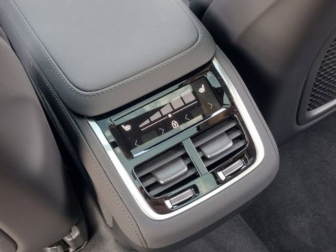 New 2025 Volvo XC90 B6 Plus image 28