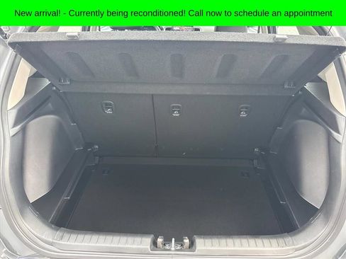 Used 2024 Hyundai Venue SEL FWD image 3