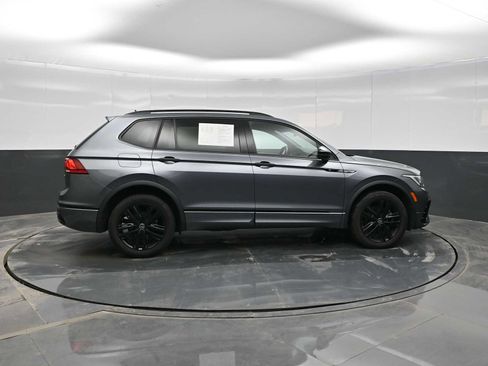 Used 2022 Volkswagen Tiguan SE R-Line image 9
