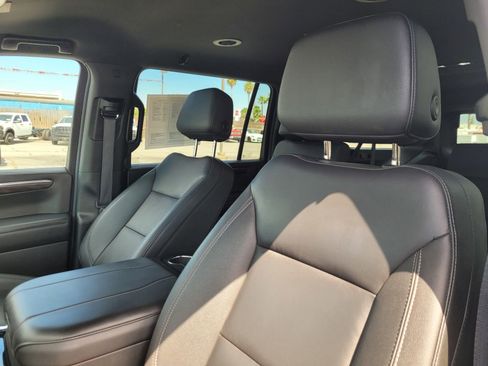 Used 2025 Chevrolet Suburban LT AWD/4WD image 17