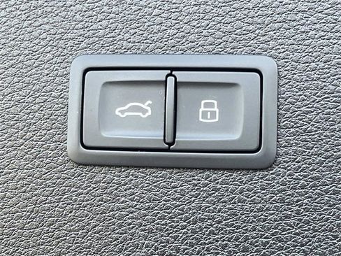 Used 2022 Audi Q5 2.0T Premium w/ Convenience Package image 23