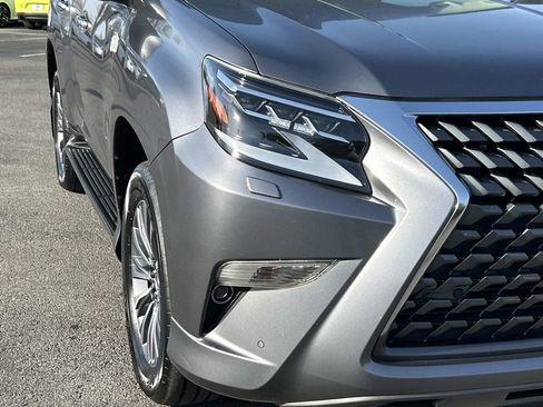 Used 2020 Lexus GX 460 Luxury w/ Accessory Package image 11