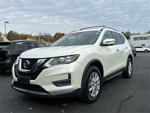 Used 2017 Nissan Rogue SV image 5