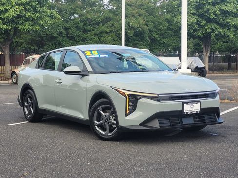 Used 2025 Kia K4 FWD image 2