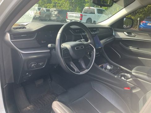 Used 2022 Jeep Grand Cherokee L Limited w/ Black Appearance Package RWD image 15