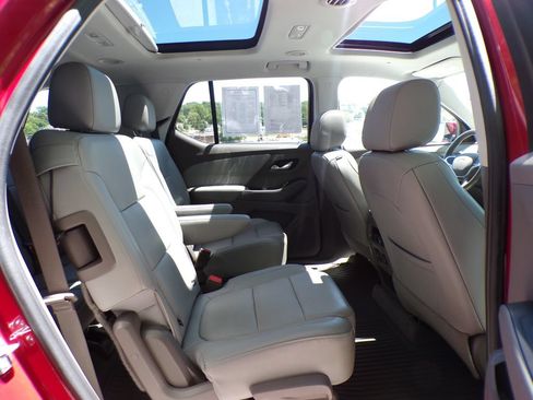 Used 2020 Chevrolet Traverse Premier AWD/4WD image 21