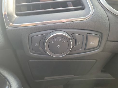 Used 2018 Ford Edge Titanium image 25