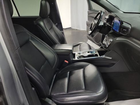 Used 2020 Ford Explorer XLT w/ Equipment Group 202A image 24