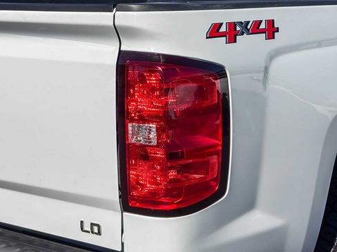 Used 2019 Chevrolet Silverado 1500 W/T w/ WT Convenience Package AWD/4WD image 8