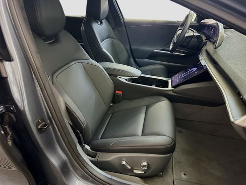 Used 2024 Lucid Air Touring image 33