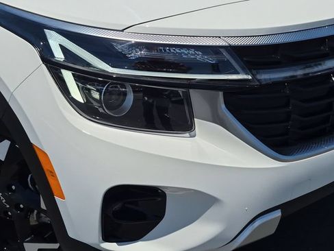 Certified 2025 Kia Seltos S FWD image 9