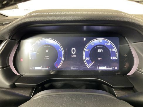 New 2025 Jeep Grand Cherokee Limited w/ Luxury Tech Group II image 16