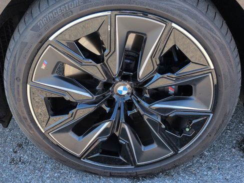 Certified 2024 BMW 760i xDrive 760i xDrive w/ Premium Package 2 image 13