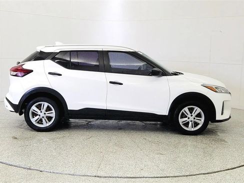 Used 2023 Nissan Kicks S FWD image 8