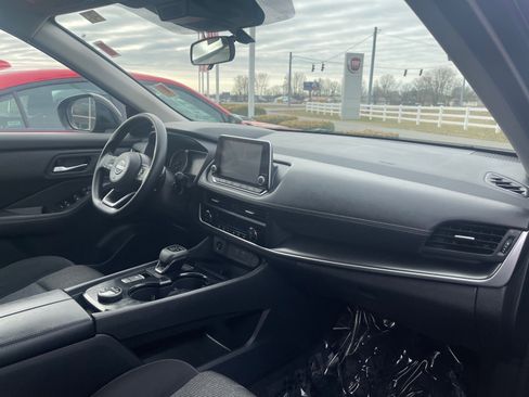 Used 2024 Nissan Rogue SV image 22