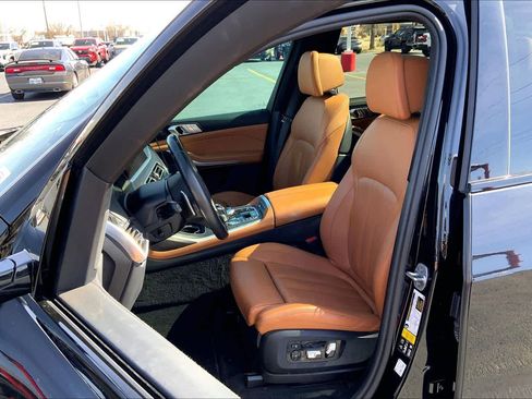 Used 2022 BMW X7 M50i image 8
