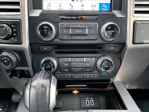 Used 2016 Ford F150 Platinum w/ Equipment Group 701A Luxury image 14