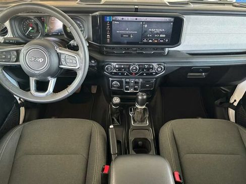 Used 2024 Jeep Wrangler Unlimited Sahara AWD/4WD image 10