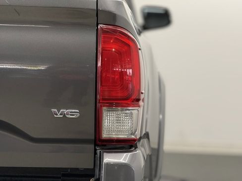 Used 2017 Toyota Tacoma TRD Sport image 7