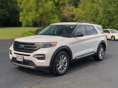 Used 2020 Ford Explorer XLT w/ Equipment Group 202A RWD image 4