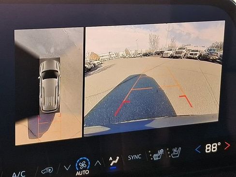 Used 2025 Chevrolet Traverse RS image 23