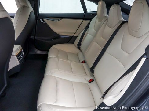 Used 2020 Tesla Model S Long Range Plus image 14