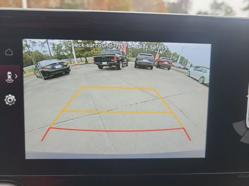 Used 2022 Kia Sorento S w/ Panoramic Sunroof Package image 24