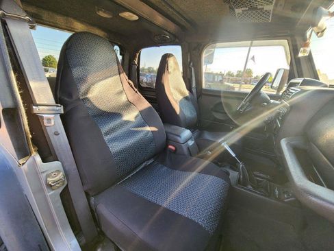 Used 2000 Jeep Wrangler Sport AWD/4WD image 13