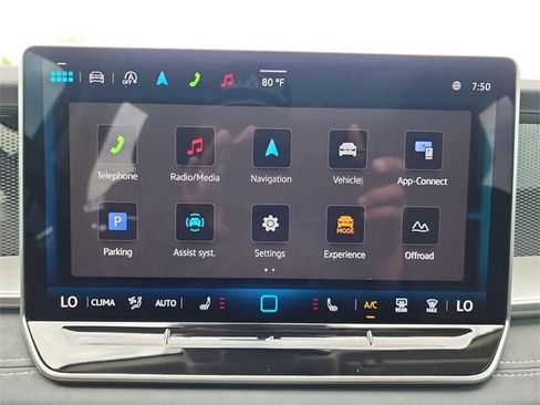 New 2025 Volkswagen Tiguan SE image 19