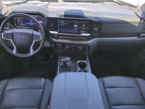 Used 2024 Chevrolet Silverado 1500 LT Trail Boss w/ LT Trail Boss Premium Package AWD/4WD image 17