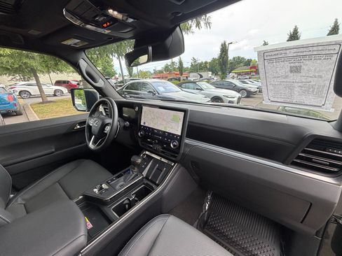 Used 2025 Lexus GX 550 w/ Accessory Package (2T) AWD/4WD image 28