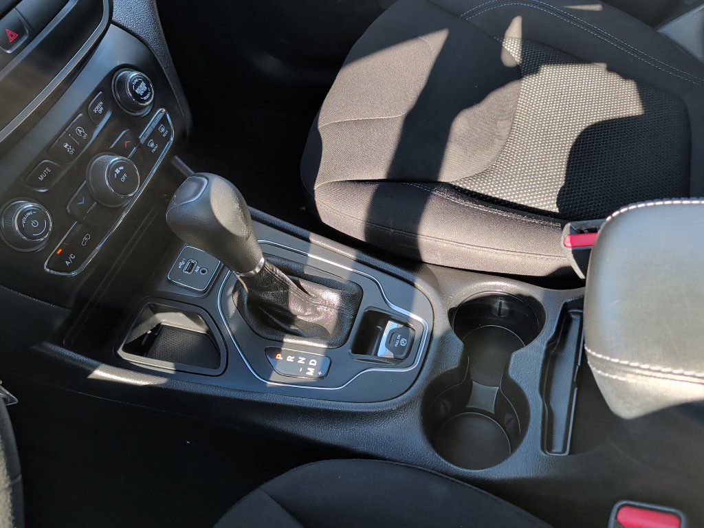 Used 2020 Jeep Cherokee Latitude FWD image 21