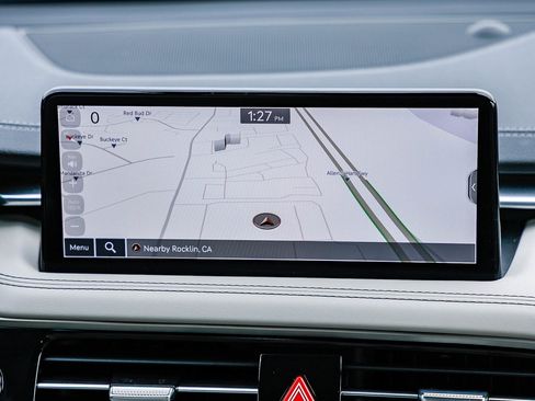 Used 2025 Genesis G70 2.5T image 12