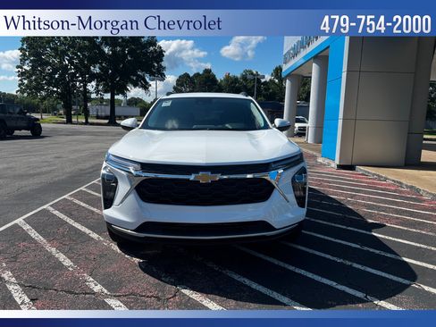 New 2026 Chevrolet Trax LT w/ LT Convenience Package FWD image 2