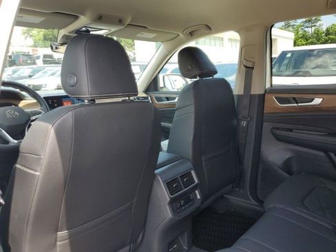 Certified 2025 Volkswagen Atlas SE FWD image 11