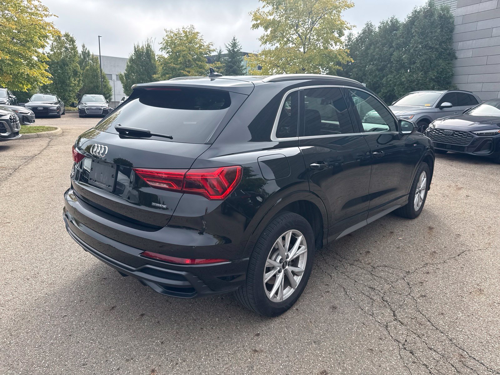 Used 2022 Audi Q3 2.0T Premium w/ Convenience Package AWD/4WD image 5