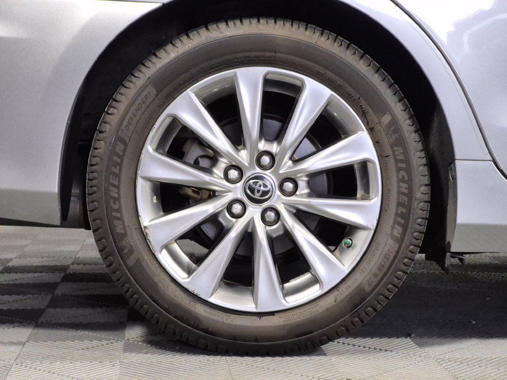 Used 2015 Toyota Camry XLE w/ Moonroof Package FWD image 28