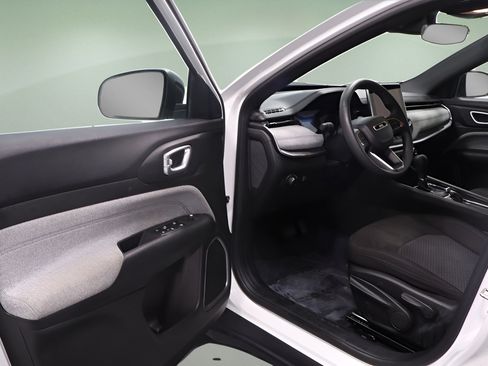 Used 2023 Jeep Compass Sport AWD/4WD image 10