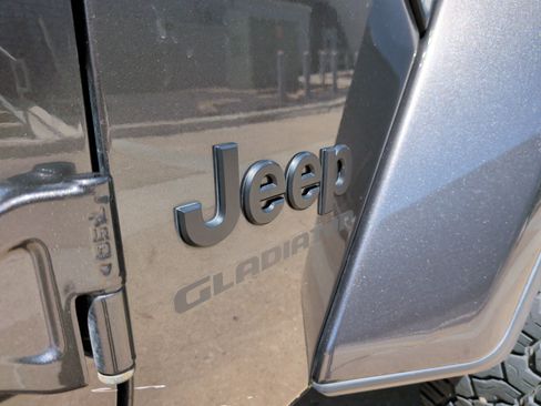 Used 2020 Jeep Gladiator Sport w/ Quick Order Package 24S AWD/4WD image 31