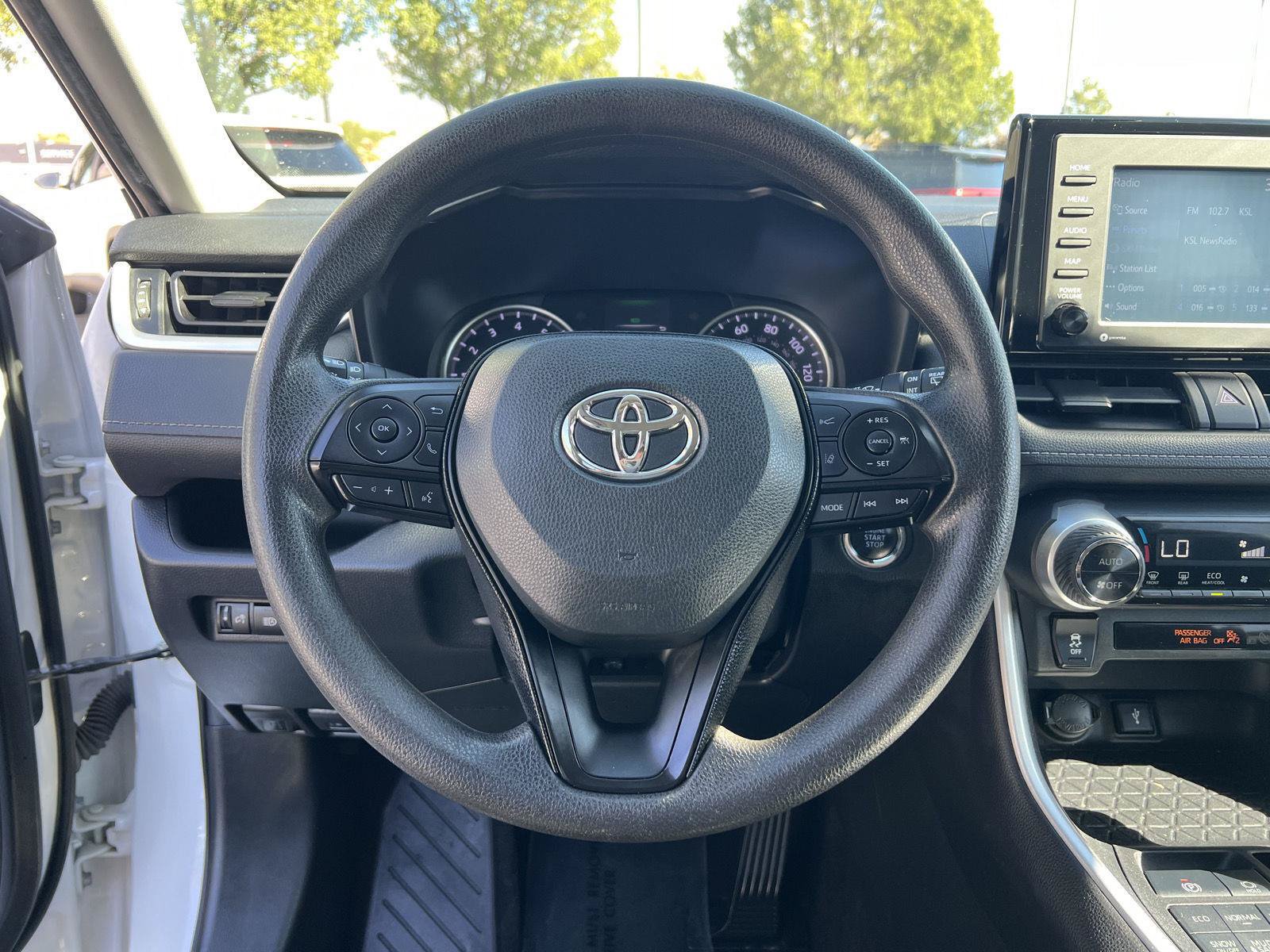 Used 2020 Toyota RAV4 XLE AWD/4WD image 10