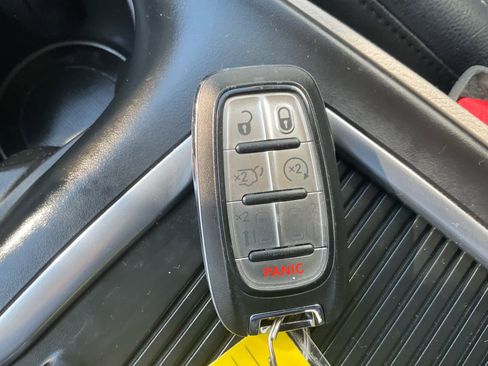 Used 2022 Chrysler Pacifica Touring-L FWD image 27