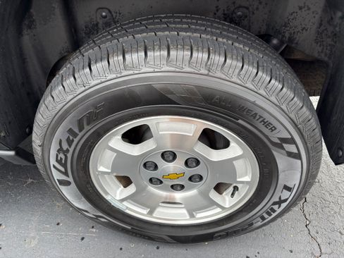 Used 2010 Chevrolet Suburban LS RWD image 14