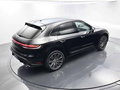 Certified 2025 Porsche Macan image 40