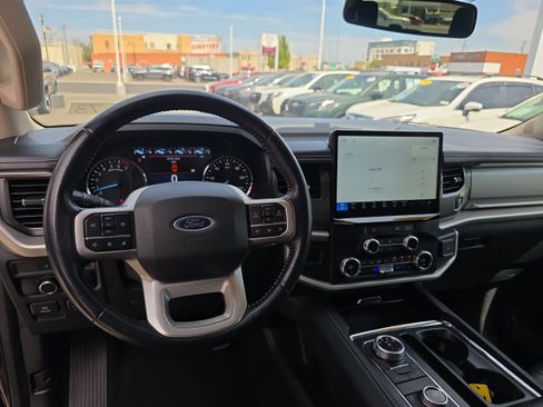 Used 2024 Ford Expedition XLT AWD/4WD image 3